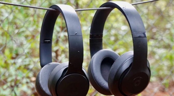 What’s the Difference Between over ear and on-ear headphones